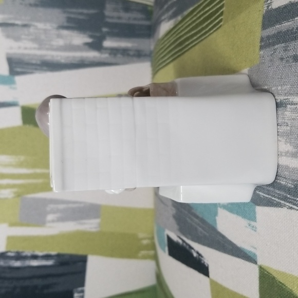 Copenhagen Porcelain The Little Match Girl B&G Bing and Grondahl Figurine Signed - Picture 8 of 13